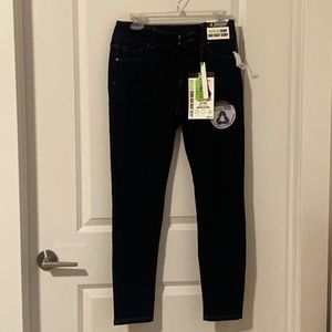 Women’s new with tags skinny jeans